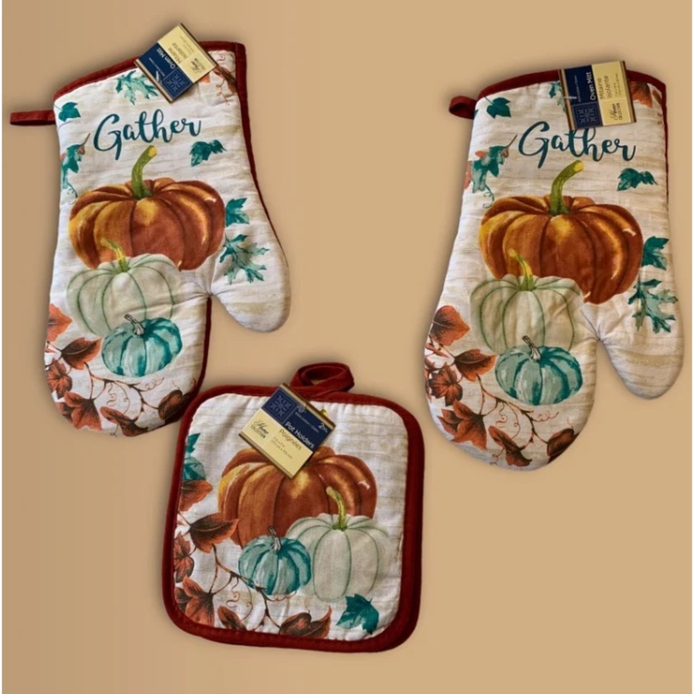 NWT Home collection fall pumpkin pot holder set